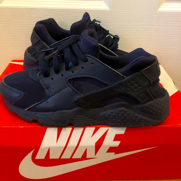 Nike Shoes - Navy Blue Huarache Run